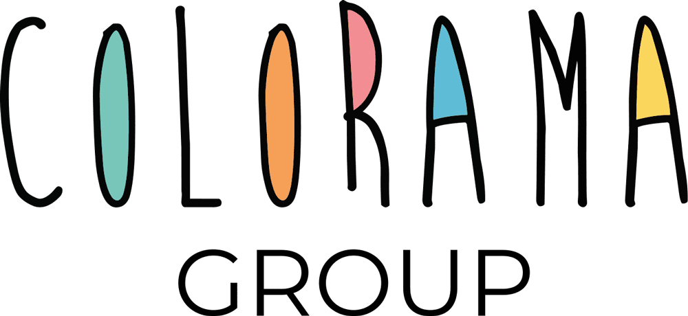 Logotipo con el texto «COLORAMA GROUP»; cada letra de «COLORAMA» tiene un relleno de un color diferente: naranja, rosa, azul y amarillo. «GROUP» aparece en mayúsculas y en negro debajo.